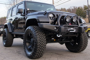 2014 Jeep Wrangler Rubicon Unlimited Low Front Passenger View