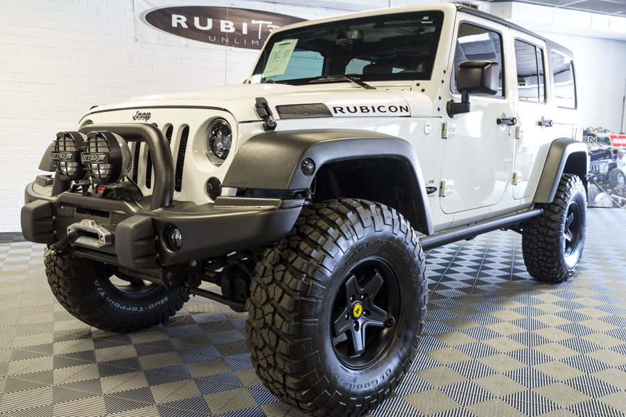 https://d1ducb2okbhmxx.cloudfront.net/catalog/product/cache/b7b5bb042337fdf4835109ceb353fc2e/c/u/custom-hemi-wrangler-white-front.jpg